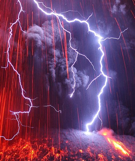 Photos Of Lightning Striking Inside Of An Erupting Volcano Beautiful