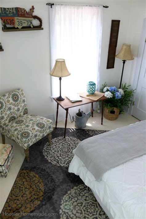 Amazing farmhouse look for every room.bathroom, kitchen, mudrooms, entryways, bedroom beautiful farmhouse style, decor and renovation ideas! Farmhouse Decor: Bedroom - Hoosier Homemade