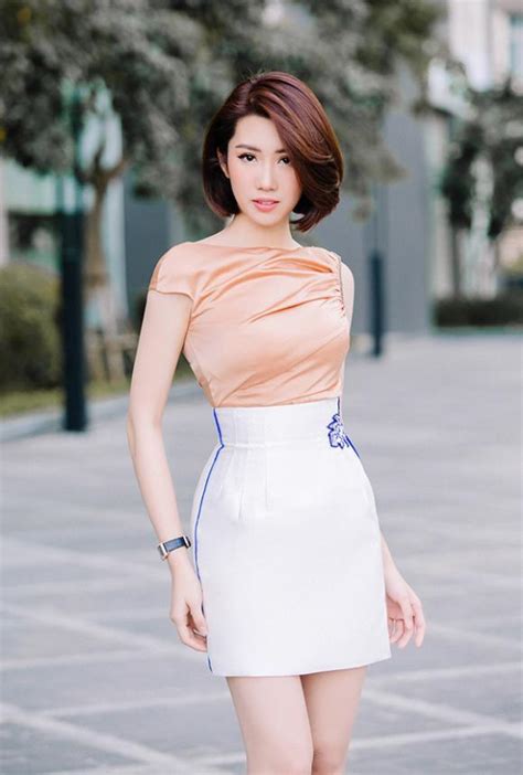 Nữ diễn viên phối áo thun kèm chân váy họa tiết xếp li và không thích cá tính, thúy ngân lại khoe nhan sắc mặn mà ở tuổi 29 với váy tông đen. Thúy Ngân: 'Từ ngày ba bệnh, ba rất sốt ruột được gặp mặt ...