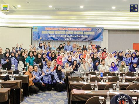 Dari 4 kompetensi guru profesional tersebut harus dimiliki oleh seorang guru melalui pendidikan profesi selama satu tahun. Disdik Gelar Bimtek Pendidikan Inklusif bagi Guru SD se ...