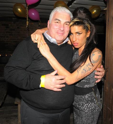 Fantasma De Amy Winehouse Visita A Su Padre Frecuentemente