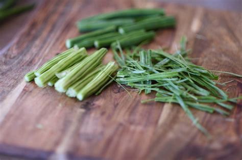 However, you need to discuss your medical history in detail with your physician. How to Harvest & Prepare Moringa Pods - Yardibles
