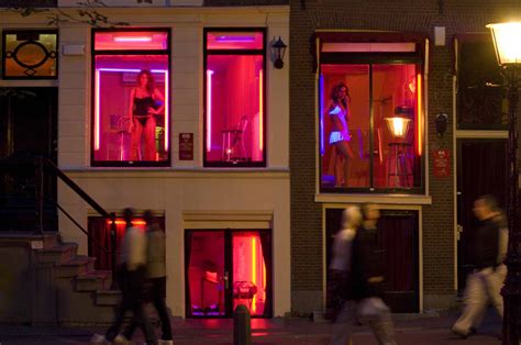 What To Expect In The Amsterdam Red Light District