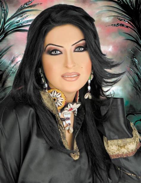 أشارت الفنانة البحرينية المعتزلة زينب العسكري رداً عن الذين يسألونها لماذا عادت إلى الأضواء، بأن. زينب العسكري Zainab | Makeup looks, Hair beauty, Beauty