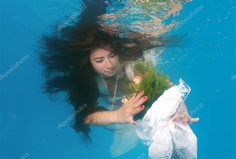Bride Underwater Wedding In A Pool Stock Photo By ©uwphotonekrasov