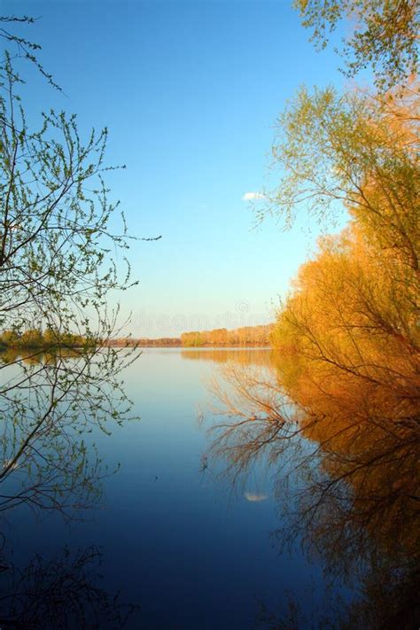Autumn Lake Scenery Stock Image Image Of Blue Trees 23247673