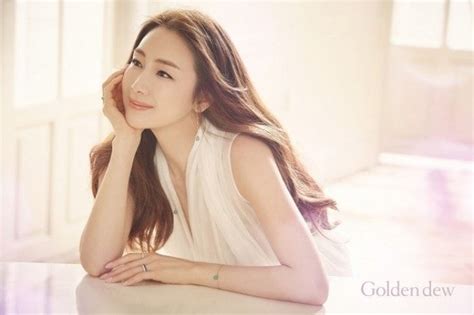 Actress Choijiwoo 최지우 Revealed To Have Gotten Married Today Choi Ji Woo Is A Newlywed Wife On