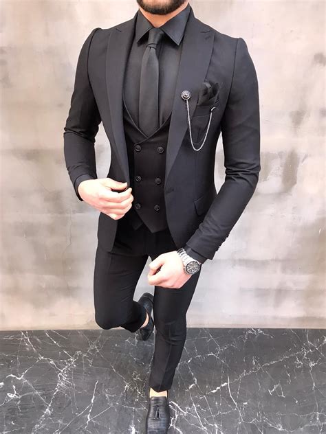 While slim fit suits and athletic builds seem like an obvious pairing, the truth is that many different male body types can pull off the slim fit look. Livonia Black Slim Fit Wool Suit - in 2020 | Suits and ...