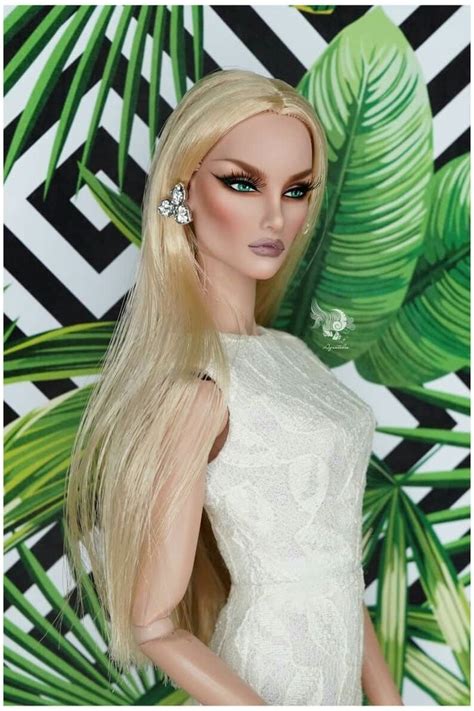 Pin By Maria Helena Grudzien On Barbie Glamour Beauty Aurora Sleeping Beauty