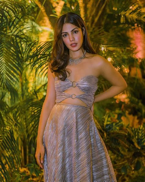 Rhea Chakraborty Looks Super Sexy In Bold Cutout Metallic Dress Check Out The Divas Hottest
