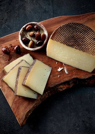 Manchego Everything You Need To Know About Manchego Cheese Castello Castello