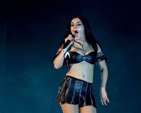 Charli Xcx Flaunts Sexy Body On Stage At Primavera Festival Sound In Sao Paulo Hot Celebs Home