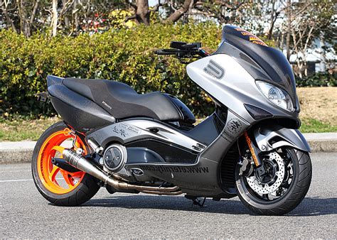 The tmax dx comes with disc front brakes and disc rear brakes along with abs. Planet Japan Blog: Yamaha TMax 500 by Eternity
