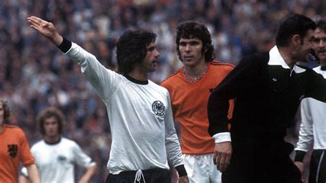 Gerd bonk (* 26.august 1951 in limbach, landkreis plauen, sachsen; Gerd Müller 1974 / Pes Miti Del Calcio View Topic Gerd ...