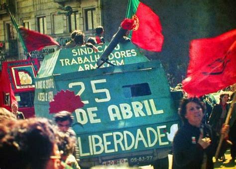 A revolução de abril em cartoons. Viaja até ao 25 de Abril de 1974 a partir do sofá | Esquerda
