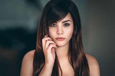 épaules nues modèle femmes portrait brune yeux marrons Fond d écran HD Wallpaperbetter
