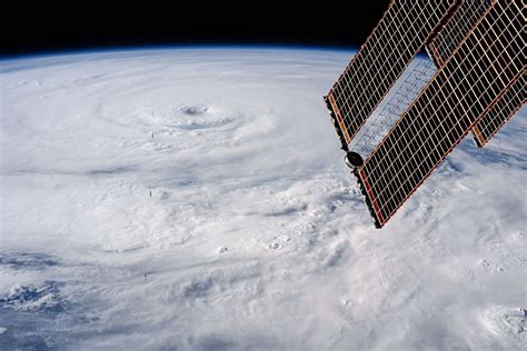 名站推薦 tips：2021年6月24日 已更新失效連結 total 13 ». ISS（国際宇宙ステーション）から見た台風10号ハイシェン ...