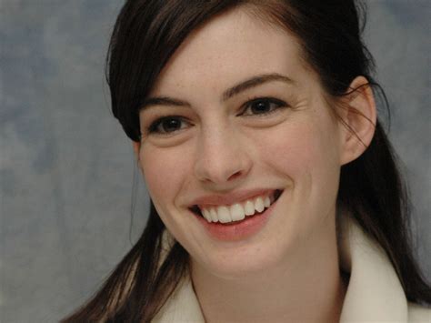 Hair And Beauty Anne Hathaway Hairstyles 05