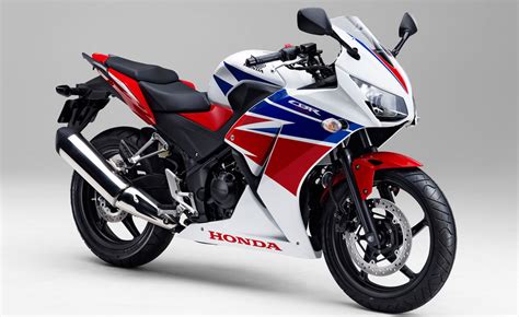 It now comes in different colour options and draws its design from its elder sibling cbr1000rr. Honda CBR250R Sticking Around for 2014, Getting Facelift ...