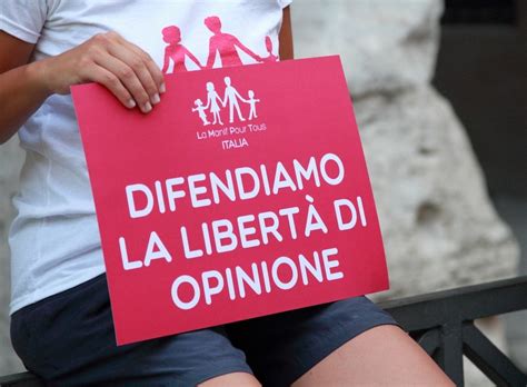 Lascia anche tu il tuo commento. OMOFOBIA - Immagini dal Web