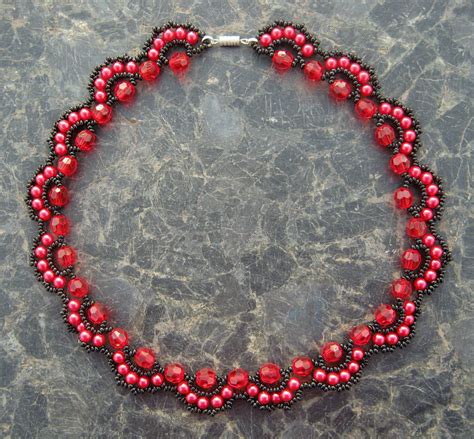 No matter your style, you'll fall in love with the genius projects and diy ideas. Free pattern for beaded necklace Rosana | Beads Magic