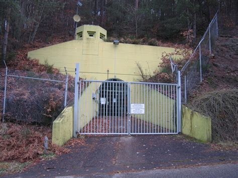 Personen die einen bunker kaufen wollen geschützt sein vor allen bedrohungen, die außerhalb des bunkers eine große gefahr darstellen würden. - Vergessene Projekte