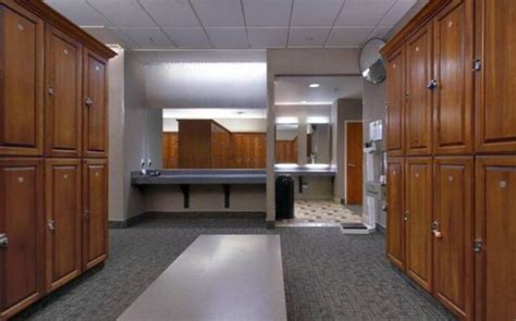 18 Best Gyms With Showers Cleanliness And Whats Included