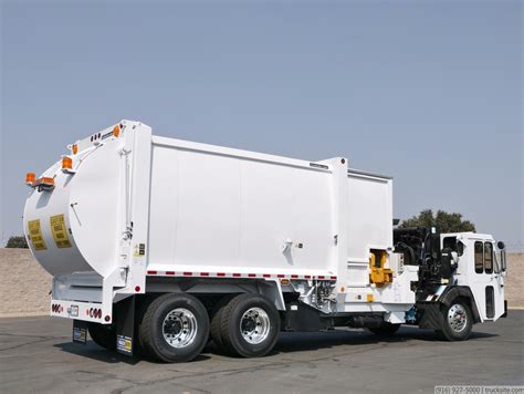 2005 Ccc Labrie Expert 2000 Side Load Garbage Truck