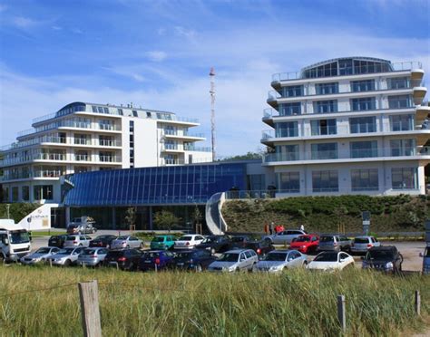 Seid unsere gäste und genießt den erstklassigen service, kulinarische highlights und tankt neue energie während eures gesamten urlaubs an der ostsee. Kurhaus Ahrenshoop - Kurhaus Hotel am Strand Ostseebad ...