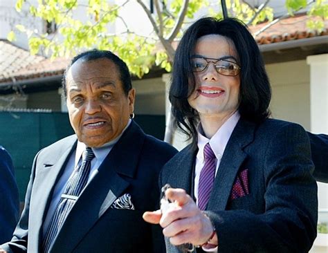 Joe Jackson é Enterrado Em Um Mausoléu Vizinho Ao De Seu Filho Michael