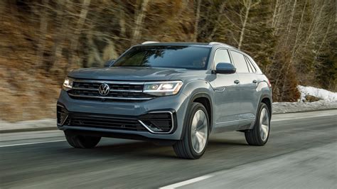In an ideal world, we shouldn't be distracted drivers, but with a vehicle full of family, we need all the. 2020 Volkswagen Atlas Cross Sport First Review | Kelley ...