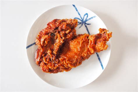The stall fries the chicken in small batches, which ensures that everyone gets piping hot fried chicken. Fried Chicken Master 炸鷄大師 - Taiwan's Master in Fried ...