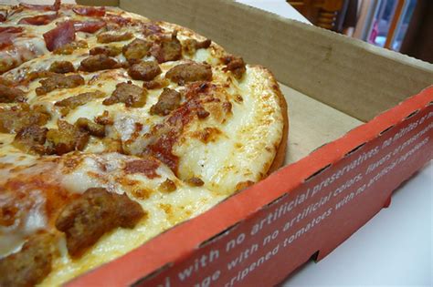 What is your favorite type of fast food? Pizza Hut Stuffed-Crust Pan Pizza « Food In Real Life