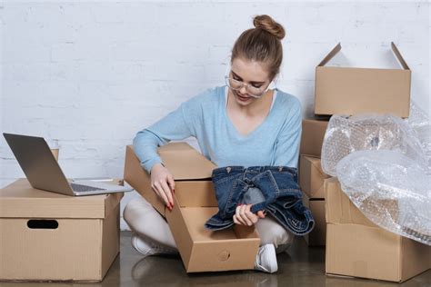 I believe her, but for the life of me i cannot find a single usps refernce online. Are there USPS First Class Package Boxes? | Shipping School