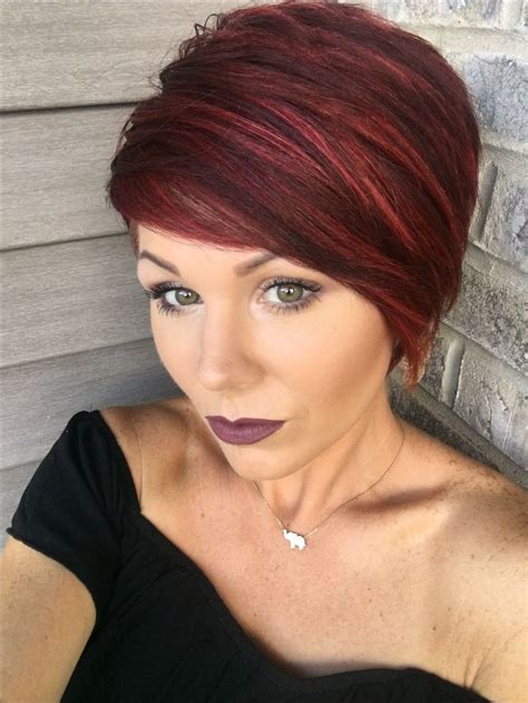 Chic bob with honey highlights Red pixie with highlights | Short red hair, Short hair ...
