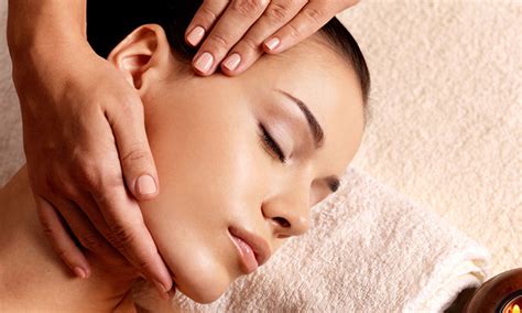 Un Massage Relaxant Corps Complet 45 Min Massage Du Visage 10mn à 30 Dt Au Lieu De 80 Dt