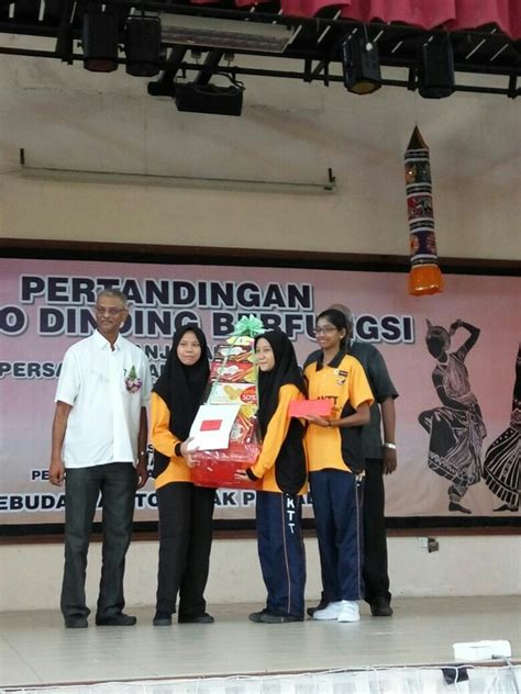 10:38 gimik hari guru smk taman tasik ampang by form 6 students for more clear audio use your ear phone :). SMK TAMAN TASIK , AMPANG, SELANGOR - TERKINI