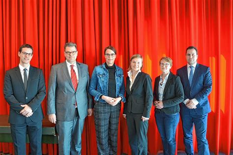 Şahin ve türeci, ilk uygulama için iki yıl sonrasını işaret etti. Lörrach: Austausch über Bau-Themen - Lörrach - Verlagshaus ...