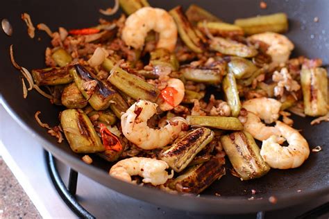 Using trader joe's spicy thai eggplant with thai basil frozen meal as a foundation, i'm able to toss together a simple and fairly nutritious stir fry in if you're not familiar with trader joe's spicy thai eggplant frozen meal, let me tell you about this piquant powerhouse; Food Endeavours of the Blue Apocalypse: Thai Eggplant ...