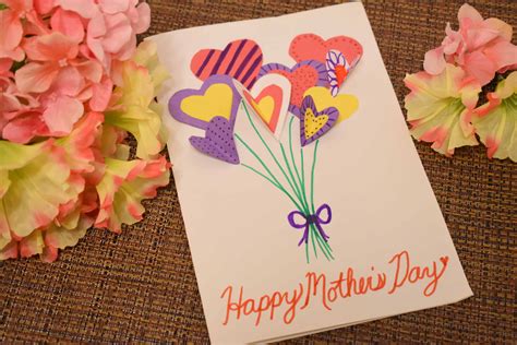 Looking for more diy mother's day gifts or creative mother's day gift ideas? Heart Bouquet Homemade Mother's Day Card | Far From Normal
