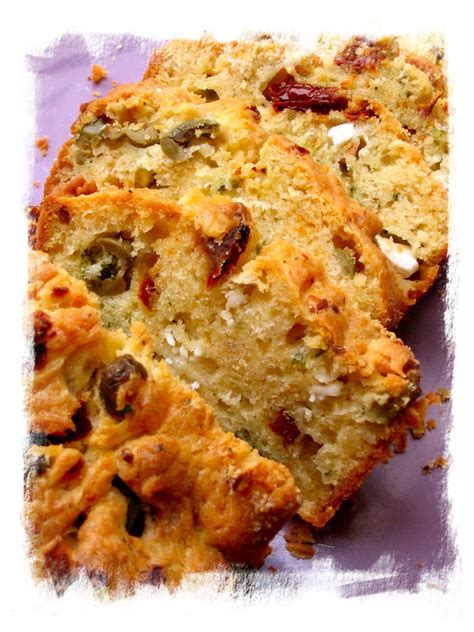 Recette de Cake aux tomates séchées feta et olives