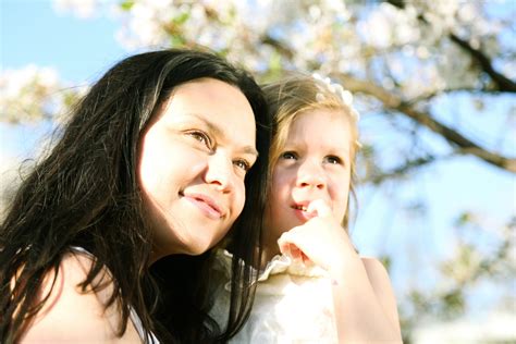 Lakštingala su vienu sparnu. Apie visuomenės dalį, kurią vis dar