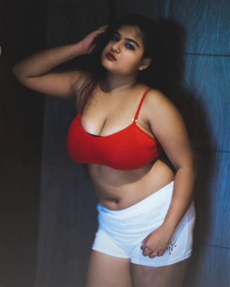 Ai Art Generator Z Tekstu Indian Big Boobs Bhabhi In Red Saree Standing
