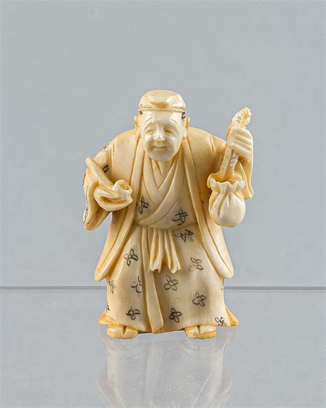 lot a japanese carved ivory netsuke 2 in 5 cm