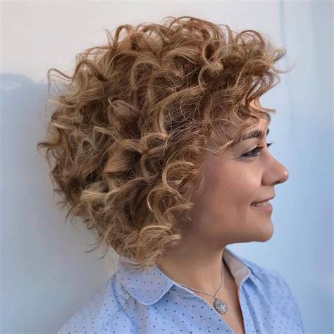 Più i propri capelli sono lisci, più pazienza bisogna avere per realizzare un riccio che ci soddisfi. Come posso fare i capelli ricci | Saronnosoftball