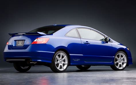 In the united states, a civic s trim was introduced in 1984, featuring sports seats and reclining rear seats. 2009 Honda Civic Si Coupe HFP Photo 2 4718