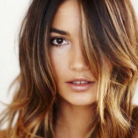 Blondierte haare dunkler tönen in einem kühlen ton funktioniert nicht, da kann die tönung qualitativ so gut sein wie sie will. Hellblonde haare dunkler färben