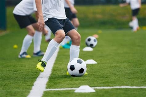 10 Best Soccer Dribbling Drills For Kids And Beginners 2021