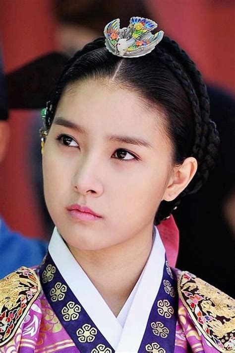 She has a special ability to see the fate of people. the horse doctor korean drama | the horse doctor | Tumblr ...
