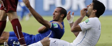 2014 Fifa World Cup Luis Suarez Apologizes For Biting